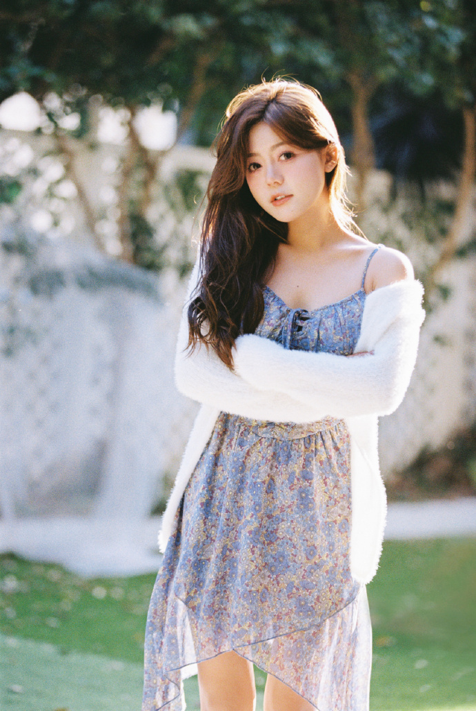 《亮剑》李云龙妻子，豪门梦碎，拼命演戏还清1.4亿巨债，现回浙江农村过踏实日子